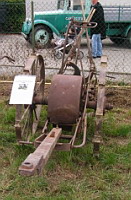 Arracheuse a pommes de terre (1930) (30eme fete des moissons de Saint-Jean-de-Touslas) (1)